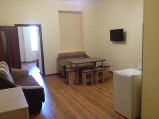 Апартаменты Dioskuriya Guest House Сухум Семейные апартаменты-4